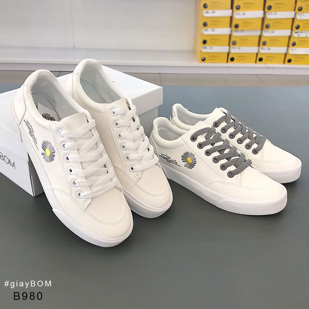 [Mã FAGREEN245 giảm 10% tối đa 30k đơn từ 99k] Giày Bata Nữ giayBOM Trắng Họa Tiết Hoa Cúc Siêu Xinh B980 | BigBuy360 - bigbuy360.vn