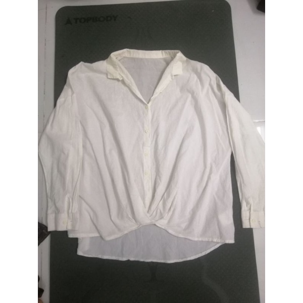 Áo si sơmi trắng có bo mã 91.