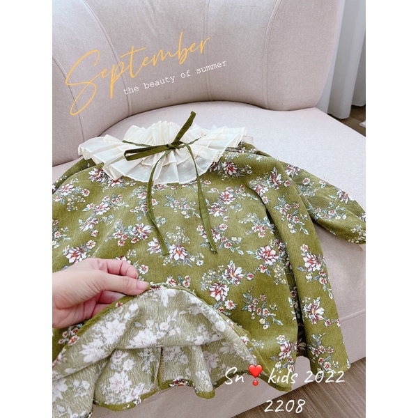 Váy nhung xanh hoa nhí cho bé