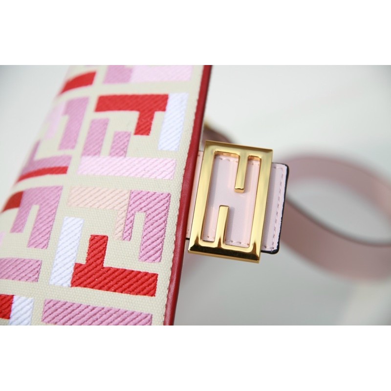 Túi W466-25 Fendi Baguette fullbox hồng pha ngọt ngào tuyệt đỉnh