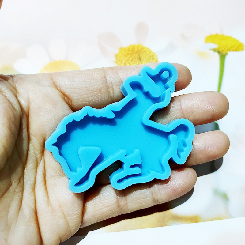 Khuôn Làm Móc Khóa Hình Ngựa Cưỡi Ngựa Bằng Epoxy DIY