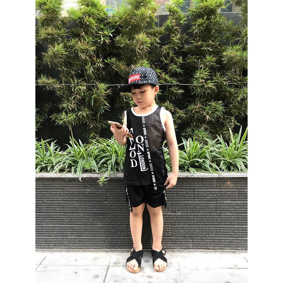 Bộ ba lỗ bé trai