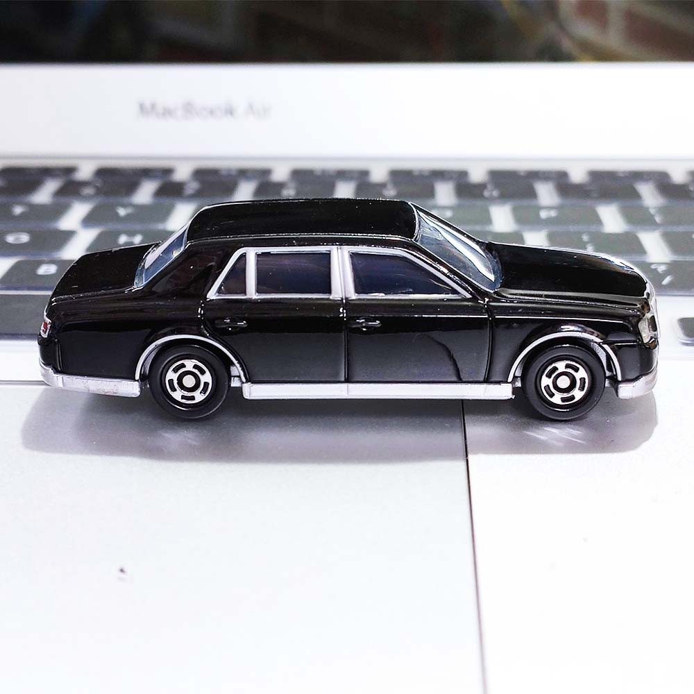 Xe ô tô mô hình Tomica Toyota Century Black No.114 - Made in Việt Nam (No Box)