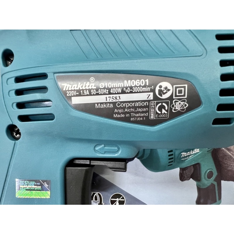 Máy khoan đầu AutoLock cầm tay bằng điện Makita M0601B