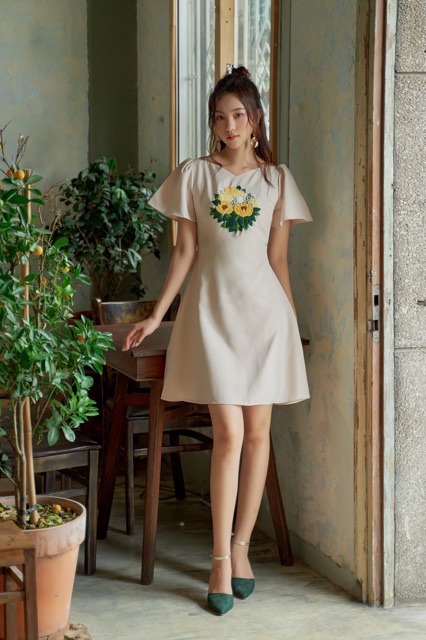 Đầm thêu OLV