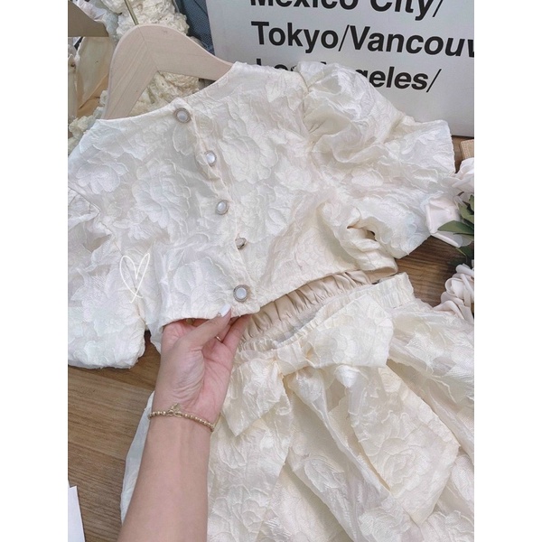 ĐẦM REN KEM CỔ NGỌC HỞ LƯNG