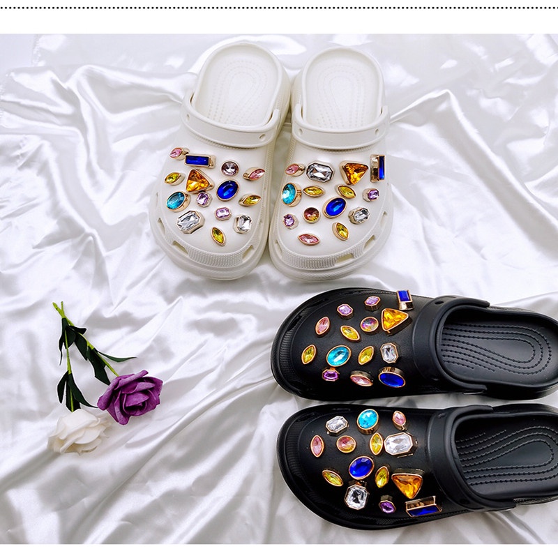Jibbitz Phụ Kiện Nút Gắn Giày Crocs Đính Đá Kim Cương Màu Sắc Cổ Điển Có Thể Tháo Rời Cho Nữ