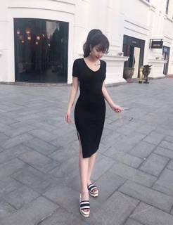 đầm cổ tim xẻ tà