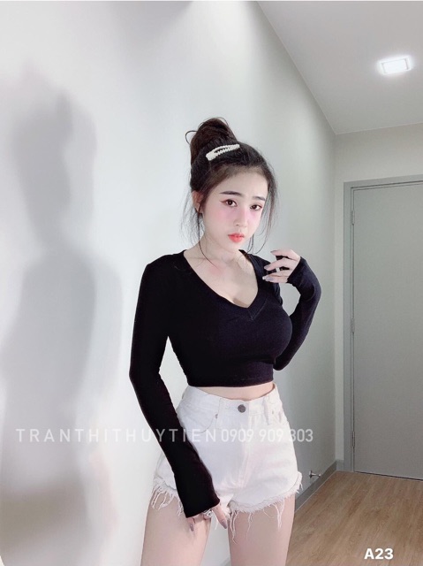 Áo thun croptop cổ tim tay dài trơn nữ - CAROTSHOP