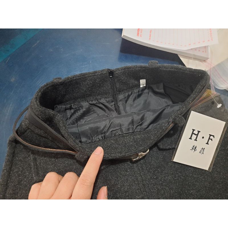 chân váy dạ xù xẻ trước | BigBuy360 - bigbuy360.vn