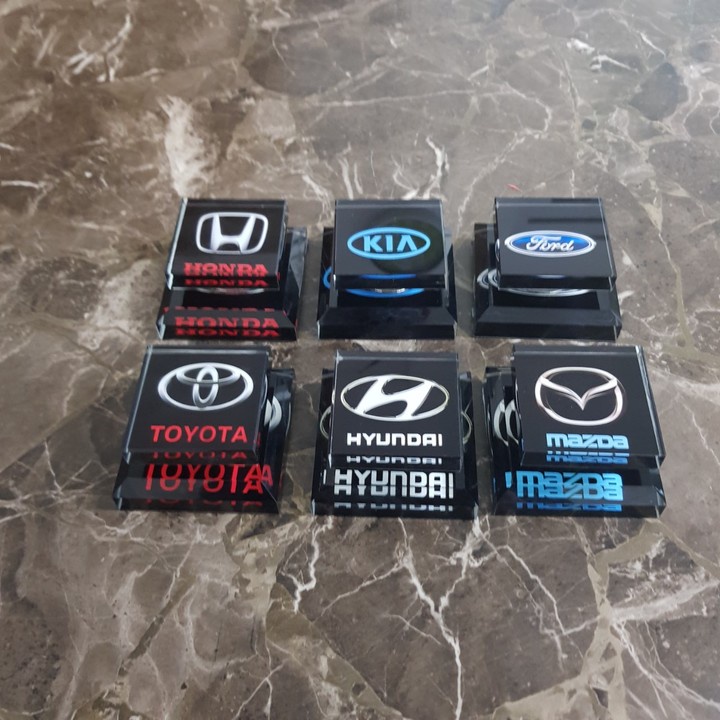 Nước hoa pha lê cao cấp đặt taplo xe hơi, ô tô logo hãng xe Toyota, Mazda, Ford, Kia, Hyundai, Honda