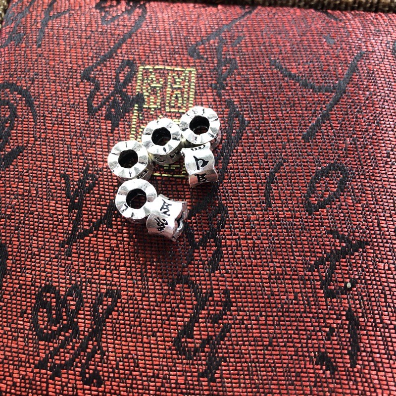 Charm bạc ống trụ khắc trú (CB198)