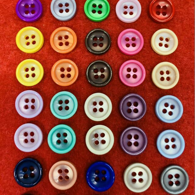 Nút  sơ  mi viền  4 lỗ  100 nút /20k