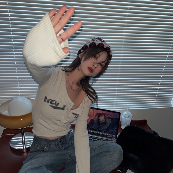 Áo dệt kim tay dài dáng ôm ngắn phong cách Mỹ cổ điển quyến rũ thời trang mùa thu 2022 cho nữ