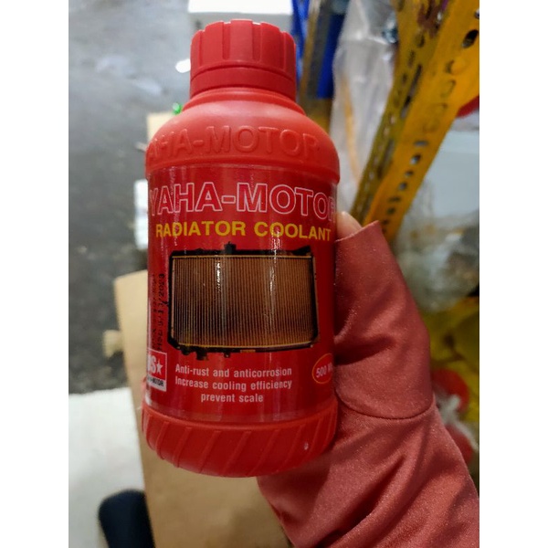 nước làm mát động cơ màu đỏ