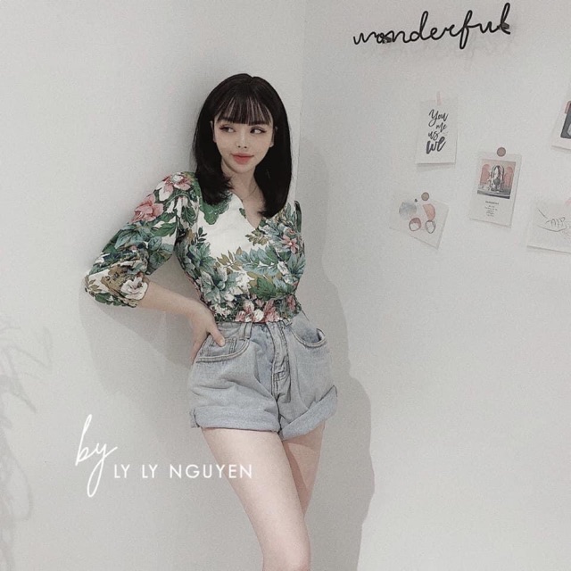 Áo croptop hoa đắp ngực tay dài #4