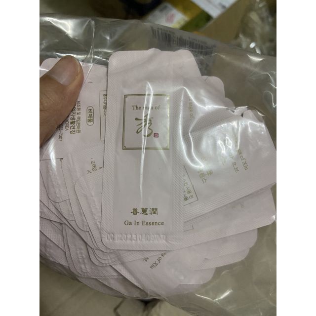Gói sample tinh chất trắng da và chống lão hóa saga of Xiu Ga In Essence 1ml