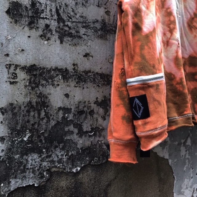 Áo “TVD ONE-P SUNCLAN LIQUID SWEATER”