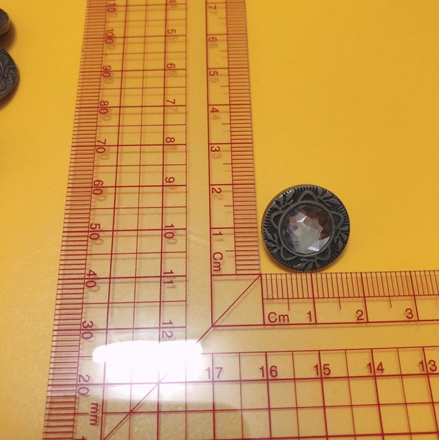 5 Nút áo , cúc áo, khuy áo hoa văn đính đá