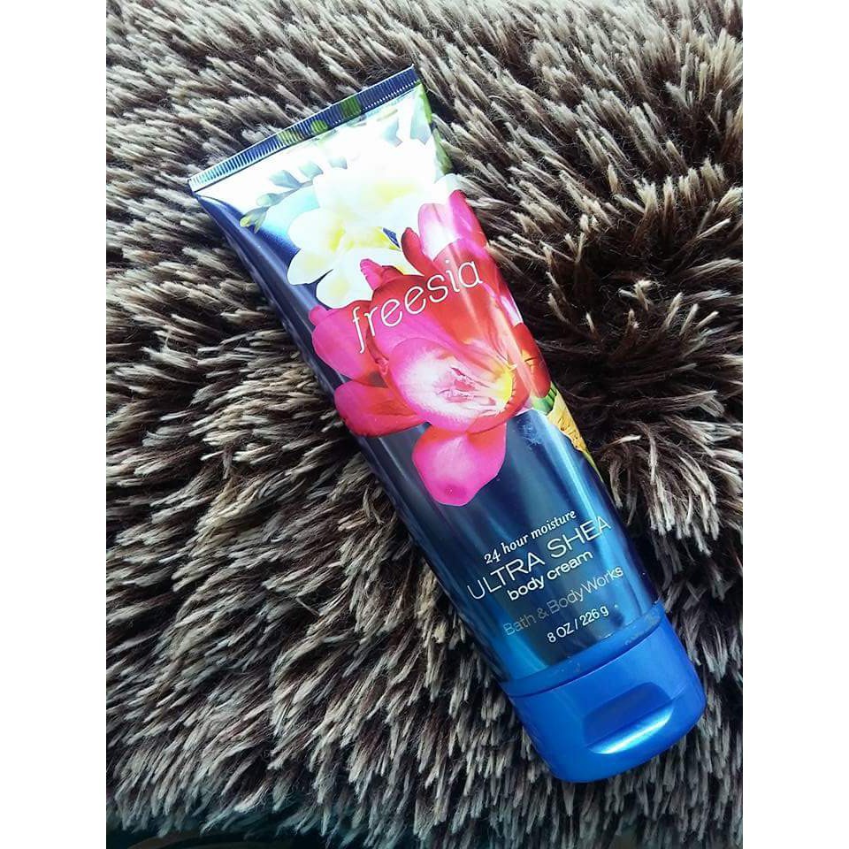 Kem dưỡng ẩm cơ thể Bath &amp; Body Works Freesia Ultra Shea Body Cream 226g (Mỹ)