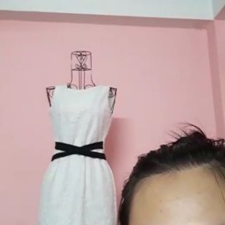 Đầm ren kèm thắt lưng