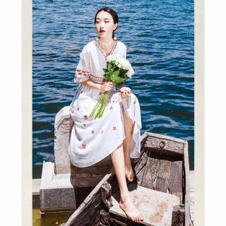 Đầm maxi thêu hoa