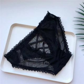 Quần chip lưới phối đan chéo và ren