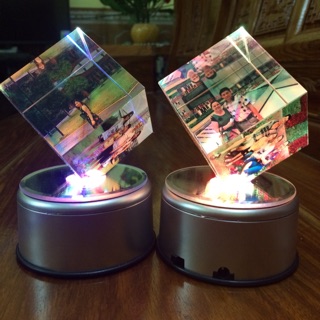 Pha lê lập phương in hình (có nhạc, có đèn, tự xoay)