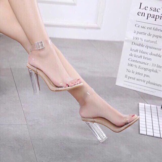 Dép cao gót 7 phân quai trong điệu hot
