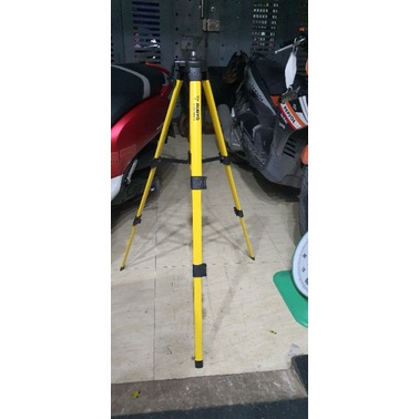 Chân Máy Laser 5 Tia Xanh 1M2