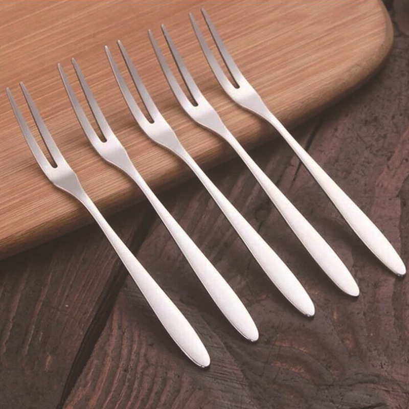 Nĩa ăn trái cây bằng thép không gỉ phong cách phương Tây