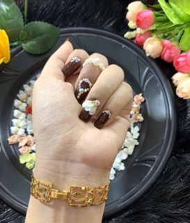 Hoa bột ôm móng