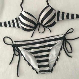 Bikini có gọng nâng ngực