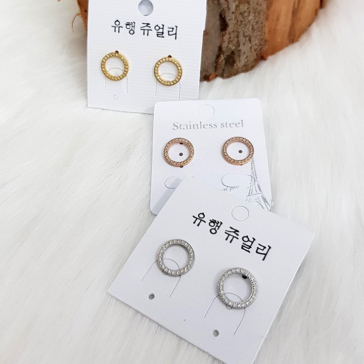 Bông tai nữ O cẩn đá nhỏ.