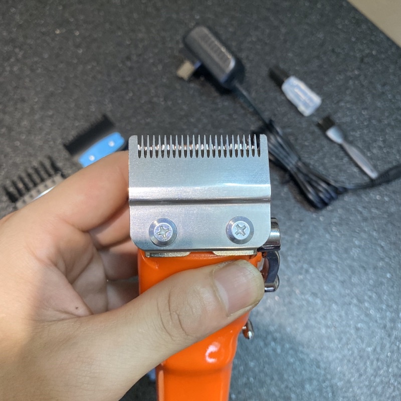 Tông Đơ Cắt Tóc POP F6 Lưỡi Đơn Lưỡi Kép 10W Dung Lượng Pin 2500mah Lưỡi Kép Thép 6 Cữ Gá Thép