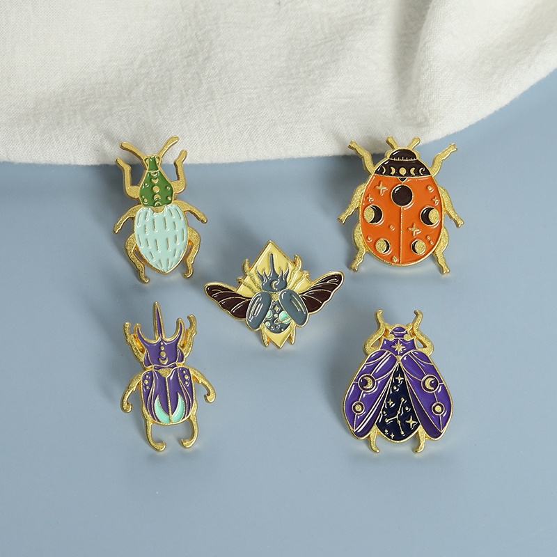 Trâm cài áo hình bọ cánh cứng dễ thương