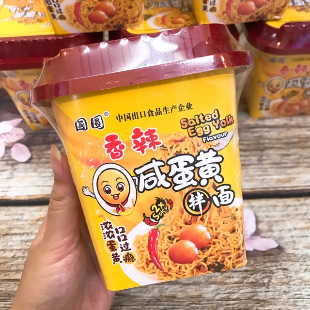 Mì trộn trứng muối