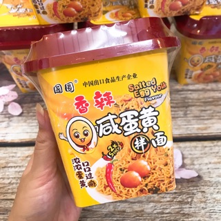 Mì trộn trứng muối