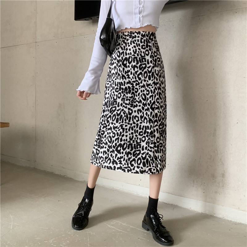 Chân váy xẻ tà hình da báo thời trang nữ tính