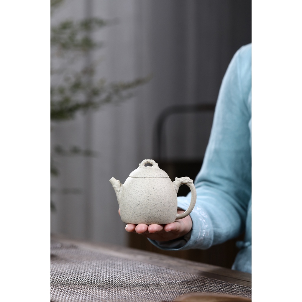 Ấm Tử Sa Nghi Hưng Tần Quyền Song Long 220 ml (Bạch Đoạn Nê)