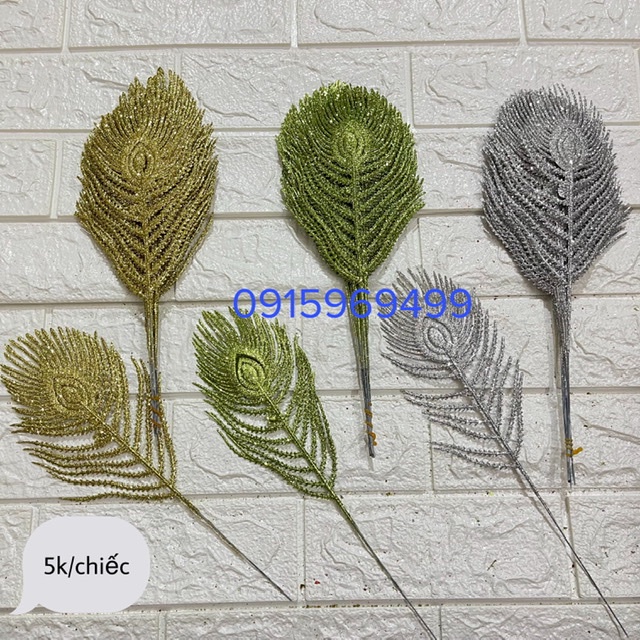 Đuôi công ngắn trang trí