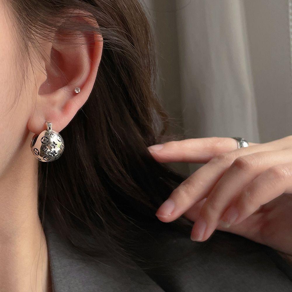 Bông Tai Hình Tròn Họa Tiết Cỏ Bốn Lá Thời Trang Cho Nữ