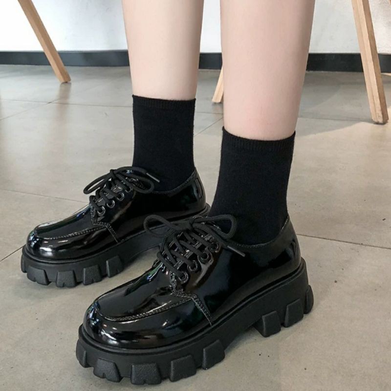 Giày lolita oxford phong cách retro của Jisoo (BlackPink)