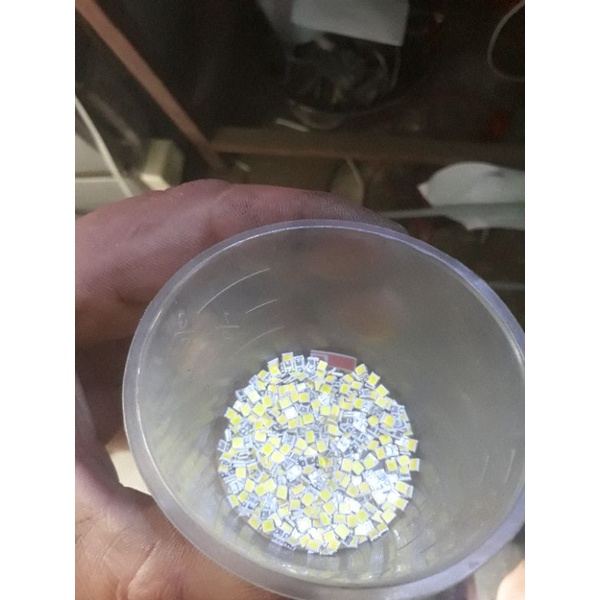 Combo 110 chip led 2835 siêu sáng điện áp 4vdc. ánh sáng trắng