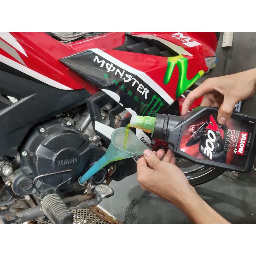 Nhớt Motul 300V 10W40 tem 1 lớp 1L, 1L1, 1L2, 1L3, 1L4 (910003)