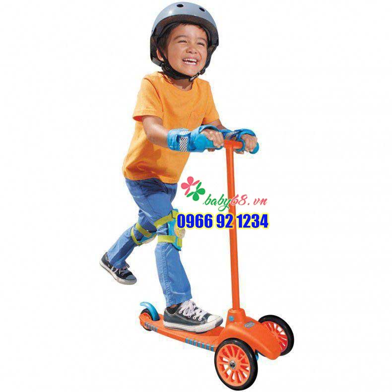 Xe trượt scooter Little Tikes cho trẻ từ 2 đến 6 tuổi.