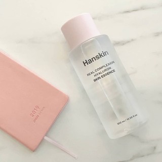 Tinh chất dưỡng ẩm chống lão hoá Hanskin Real Complexion Hyaluron Skin Essence 300ml