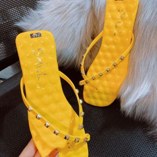 Dép xỏ ngón