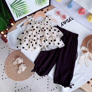 Váy chấm bi đũi