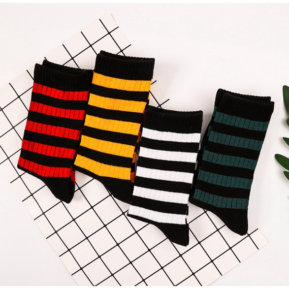 Tất Vớ Nam Nữ cổ cao Kẻ Sọc phong cách trẻ trung, năng động.